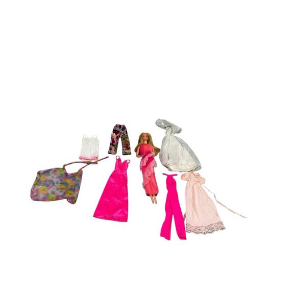 Vintage Original 1977 SUPERSTAR BARBIE DOLL WITH EXTRA CLOTHING LOT - Picture 1 of 11